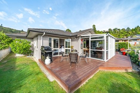 Photo of property in 48 King Charles Drive, Kingsley Heights, Upper Hutt, 5018