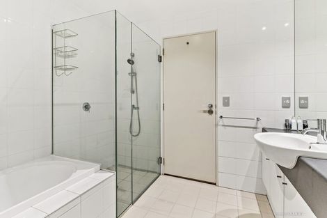 Photo of property in Sanctum Apartment, 10 Ebor Street, Te Aro, Wellington, 6011