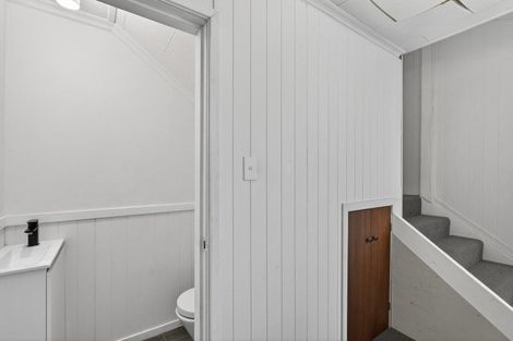 Photo of property in 46 Seaview Road, Marfell, New Plymouth, 4310