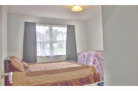 Photo of property in 23 Laura Street, Kelston, Auckland, 0602