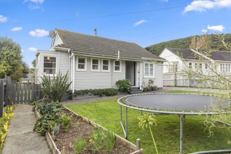 Photo of property in 76 Wilkie Crescent, Naenae, Lower Hutt, 5011