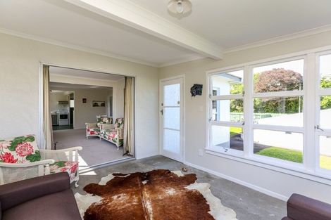 Photo of property in 16 Awanui Street, Merrilands, New Plymouth, 4312