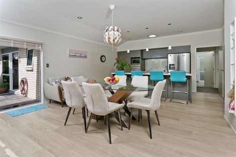 Photo of property in 11 Fendalton Place, Hatfields Beach, Orewa, 0931