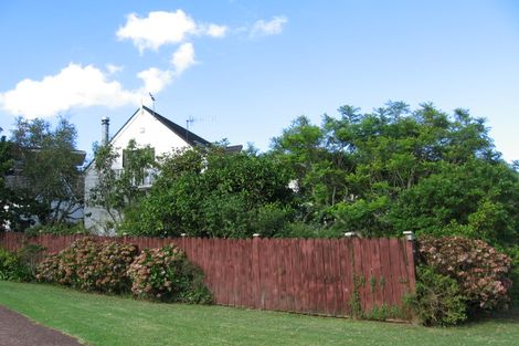 Photo of property in 15 Puawai Place, Northcote, Auckland, 0627