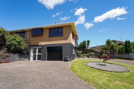 Photo of property in 5 Chilton Drive, Paraparaumu, 5032