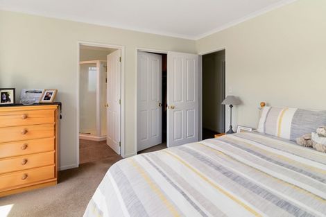 Photo of property in 35 Capricorn Place, Kawaha Point, Rotorua, 3010