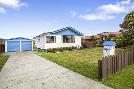 Photo of property in 10 Morning View, Titahi Bay, Porirua, 5022