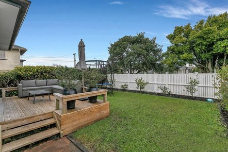 Photo of property in 4 Birkley Road, Bayswater, Auckland, 0622
