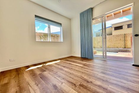 Photo of property in 7b Hanson Place, West Harbour, Auckland, 0618