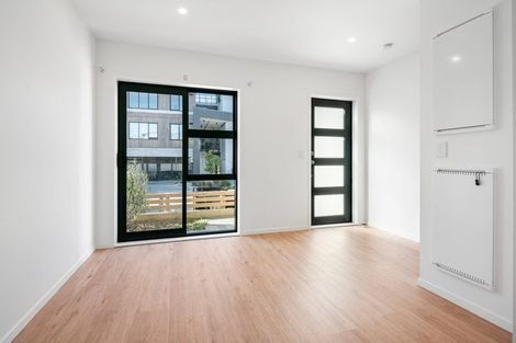 Photo of property in 20 Rauemi Way, Te Atatu South, Auckland, 0610