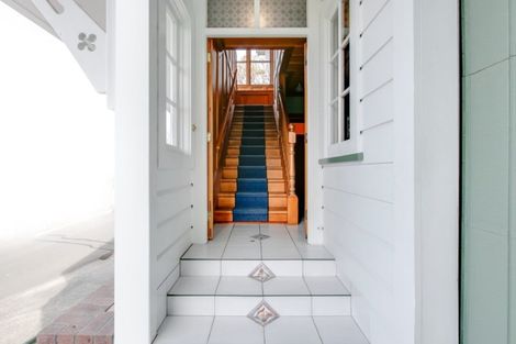 Photo of property in 18 Sealy Road, Bluff Hill, Napier, 4110