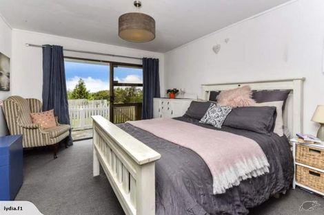 Photo of property in 10 Unsworth Drive, Unsworth Heights, Auckland, 0632