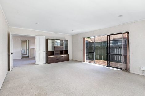 Photo of property in 19 Sturges Road, Henderson, Auckland, 0612