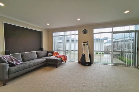 Photo of property in 106 Flat Bush School Road, Flat Bush, Auckland, 2019