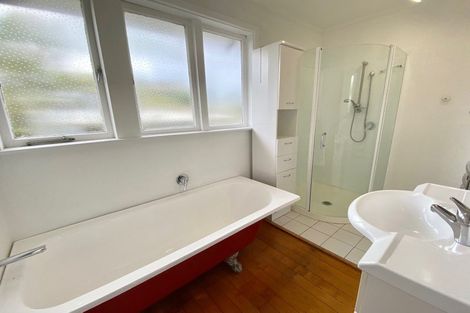 Photo of property in 13 Graham Avenue, Te Atatu Peninsula, Auckland, 0610