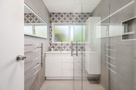 Photo of property in 2/59 Archibald Road, Kelston, Auckland, 0602