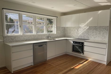 Photo of property in 17 Phillip Avenue, Glen Eden, Auckland, 0602