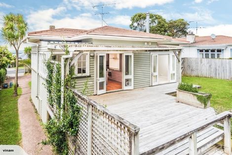 Photo of property in 38 Te Kawa Road, Greenlane, Auckland, 1061