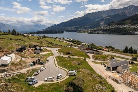Photo of property in 1 Elk Place, Kelvin Heights, Queenstown, 9300