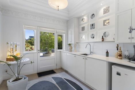 Photo of property in 18 Hamana Street, Narrow Neck, Auckland, 0622