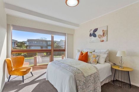Photo of property in 35 Chatswood Grove, Chatswood, Auckland, 0626