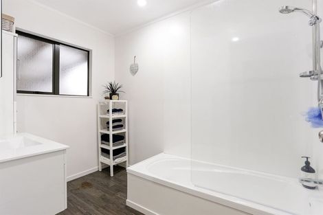 Photo of property in 5a Arney Road, Ranui, Auckland, 0612