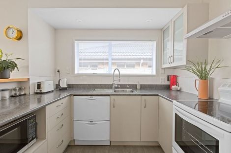 Photo of property in 32a Edward Avenue, Orewa, 0931