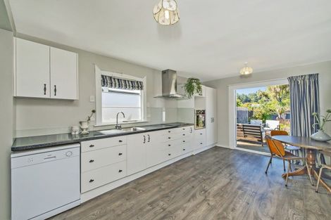 Photo of property in 25 Cross Street, Waikuku Beach, 7473