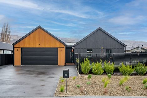 Photo of property in 44 Stratford Drive, Mount Pisa, Cromwell, 9383