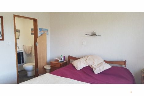 Photo of property in 19 Timaru Road, Waimate, 7924