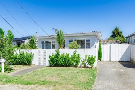 Photo of property in 131 Renown Road, Raumati South, Paraparaumu, 5032