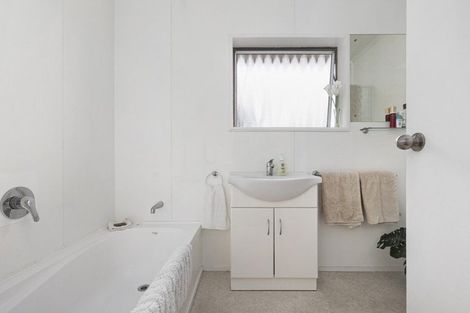 Photo of property in 1b Cherry Place, Waiuku, 2123