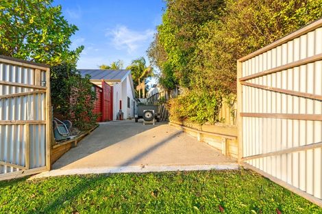 Photo of property in 2 Thornlea Drive, Welcome Bay, Tauranga, 3112