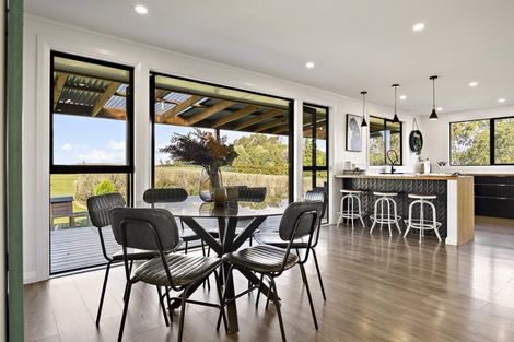 Photo of property in 44b Crosland Road, South Head, 0874