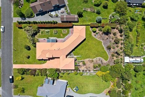 Photo of property in 6 Daffodil Grove, Carterton, 5713