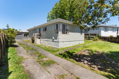 Photo of property in 27 Becker Drive, Weymouth, Auckland, 2103