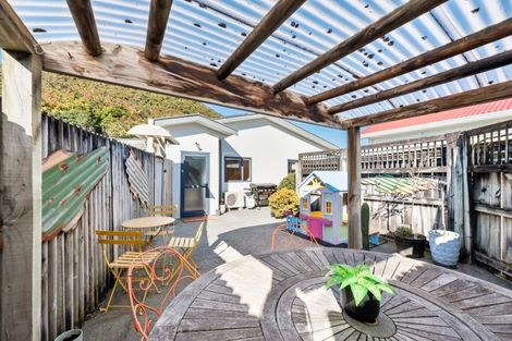 Photo of property in 2/402 Cambridge Terrace, Naenae, Lower Hutt, 5011