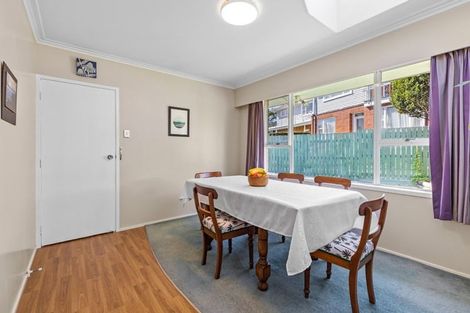 Photo of property in 17 Scanlen Terrace, Kelston, Auckland, 0602