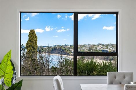 Photo of property in 2/23 Ridge Road, Waiake, Auckland, 0630