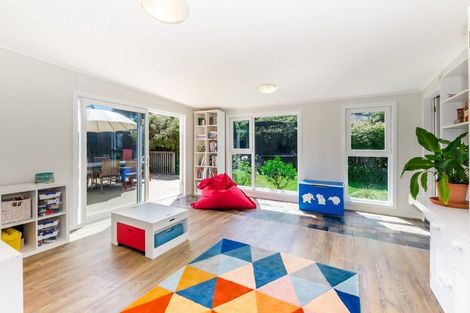 Photo of property in 13 Fleetwood Grove, Waikanae, 5036