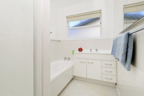 Photo of property in 8 Fitzwilliam Terrace, Tawa, Wellington, 5028