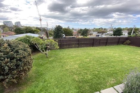 Photo of property in 2/9 Evans Road, Glen Eden, Auckland, 0602