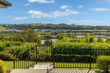 Photo of property in 11 Broadwater Close, Pyes Pa, Tauranga, 3112