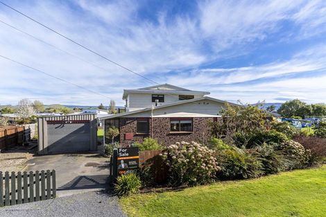 Photo of property in 11 Greenhithe Street, Waihola, Milton, 9073