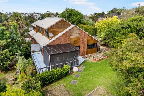 Photo of property in 1/16 Cairnbrae Court, Northcross, Auckland, 0632