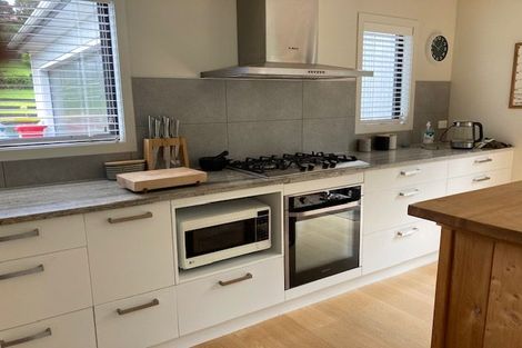 Photo of property in 9 Maori Hut Road, Red Beach, 0932