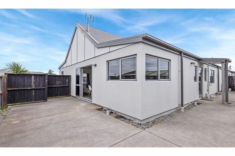 Photo of property in 2/49 Castletown Place, New Brighton, Christchurch, 8083