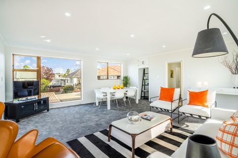 Photo of property in 2/101 Sylvan Avenue, Northcote, Auckland, 0627