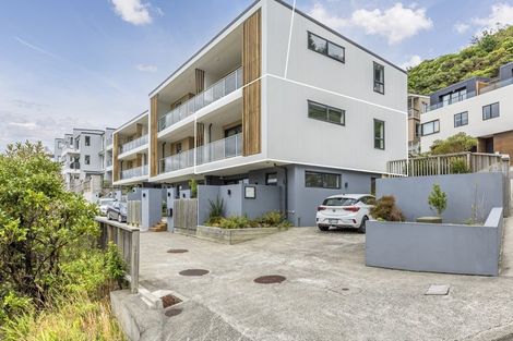 Photo of property in 4/63 Tiketike Way, Brooklyn, Wellington, 6021