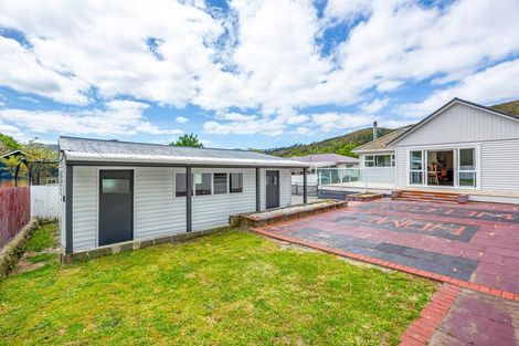Photo of property in 52 Lees Grove, Wainuiomata, Lower Hutt, 5014